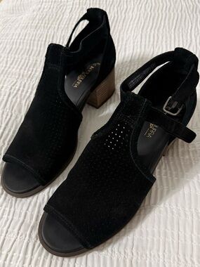 Koolaburra by Ugg Black Suede Block Heel Sandals